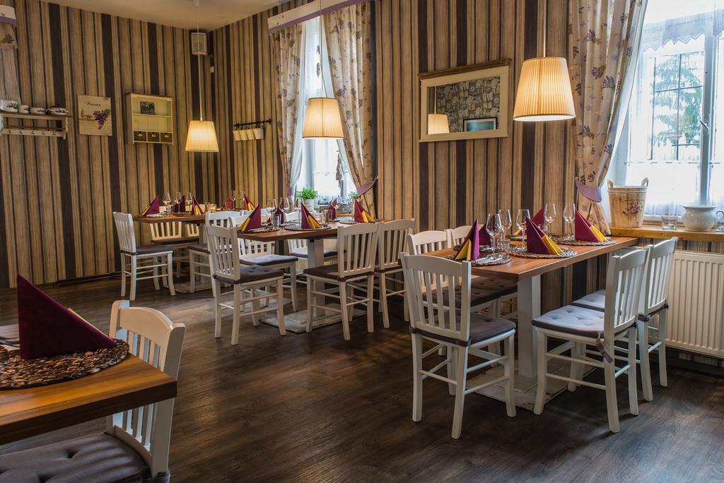 Restaurace Stara Lipa Hotel เชสกาลีปา ภายนอก รูปภาพ